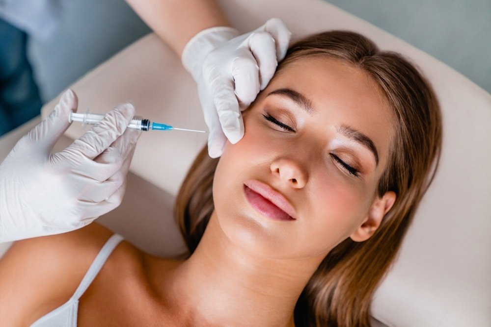Young,Woman,Gets,Beauty,Facial,Injections,In,Salon.,Treatment,,Facial